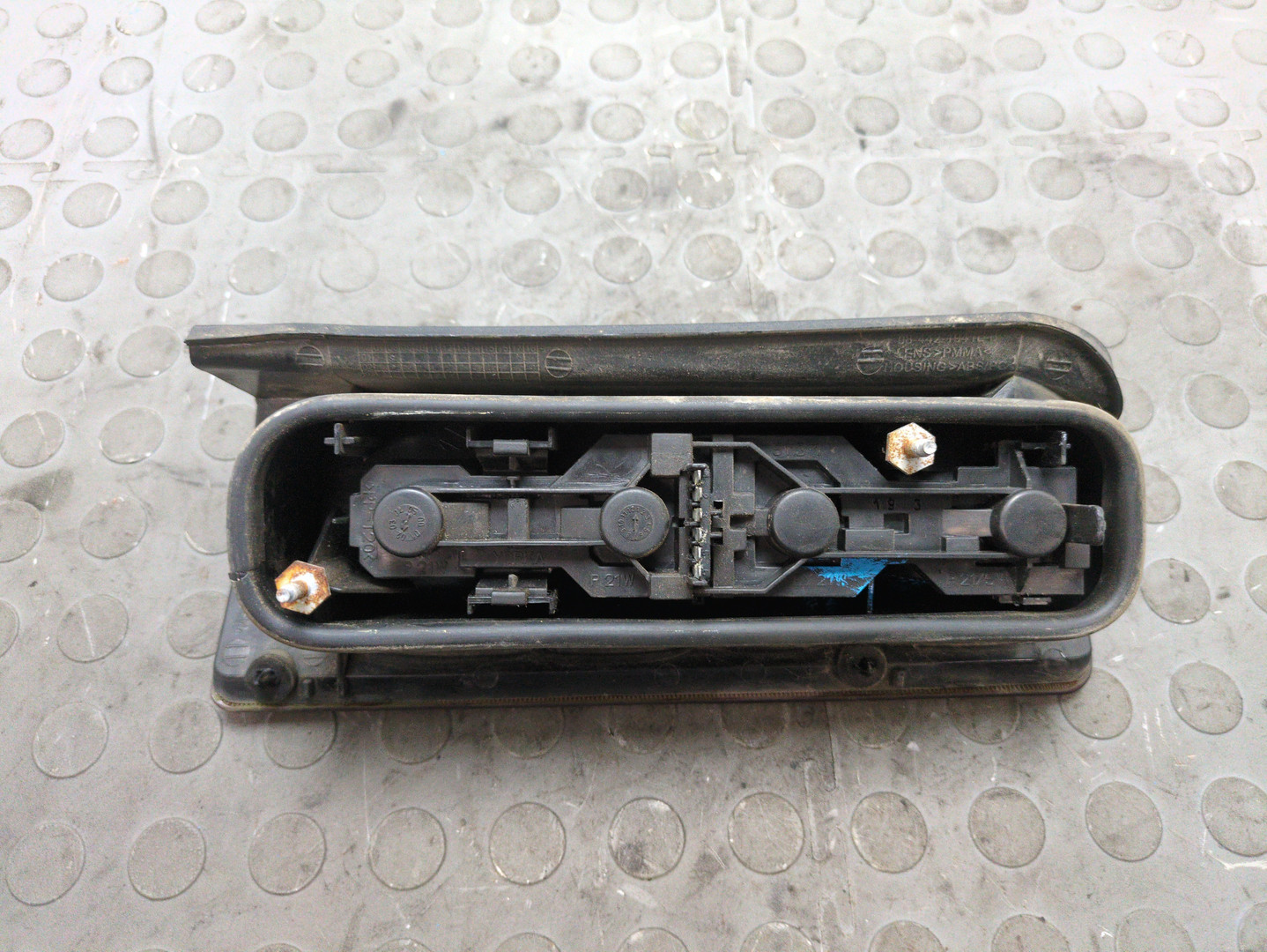 Фонарь задний левый