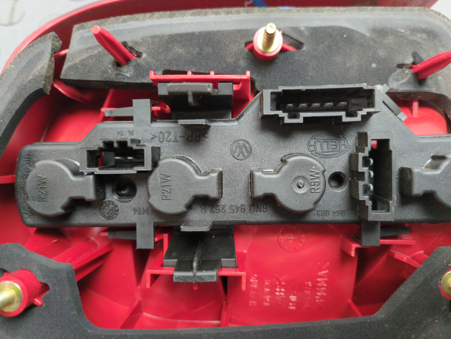 Фонарь задний правый