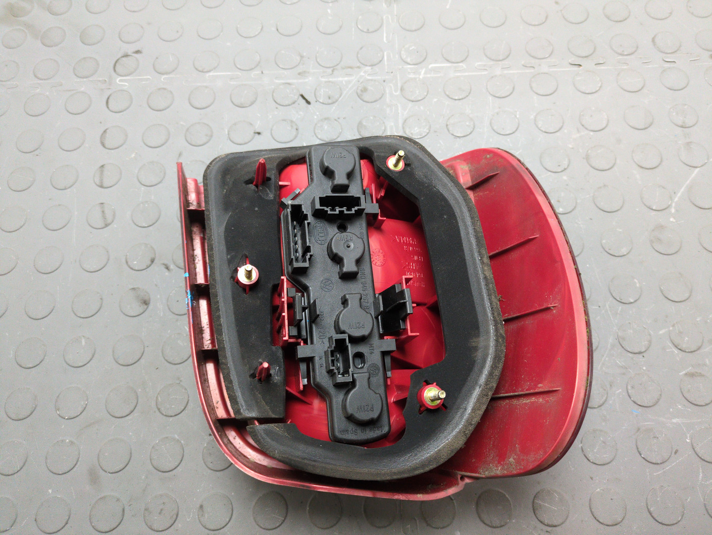 Фонарь задний правый