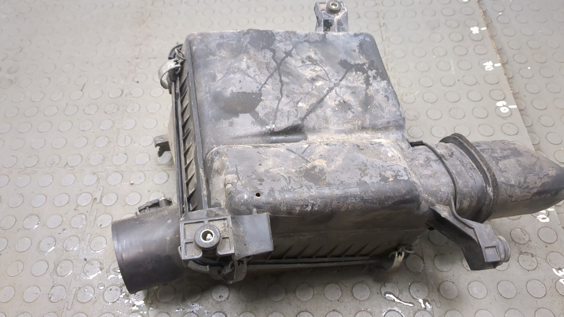 Корпус воздушного фильтра для Charger LD 2010 >
