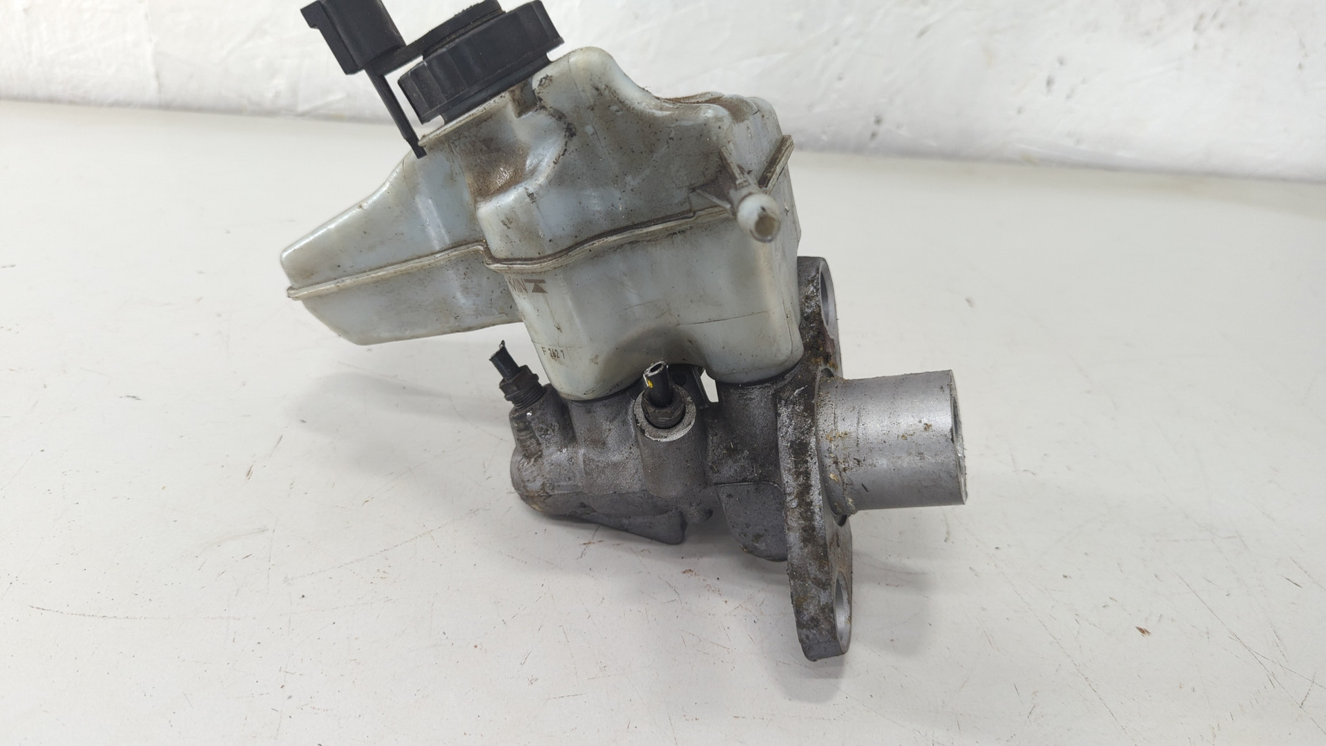 Цилиндр тормозной главный