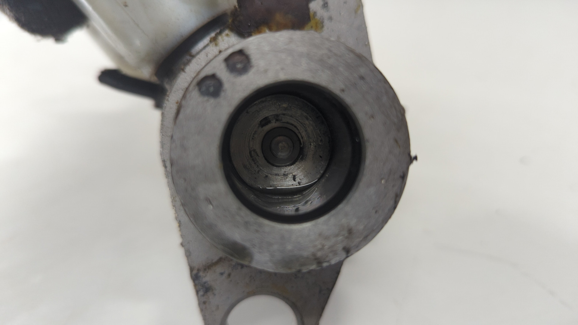 Цилиндр тормозной главный