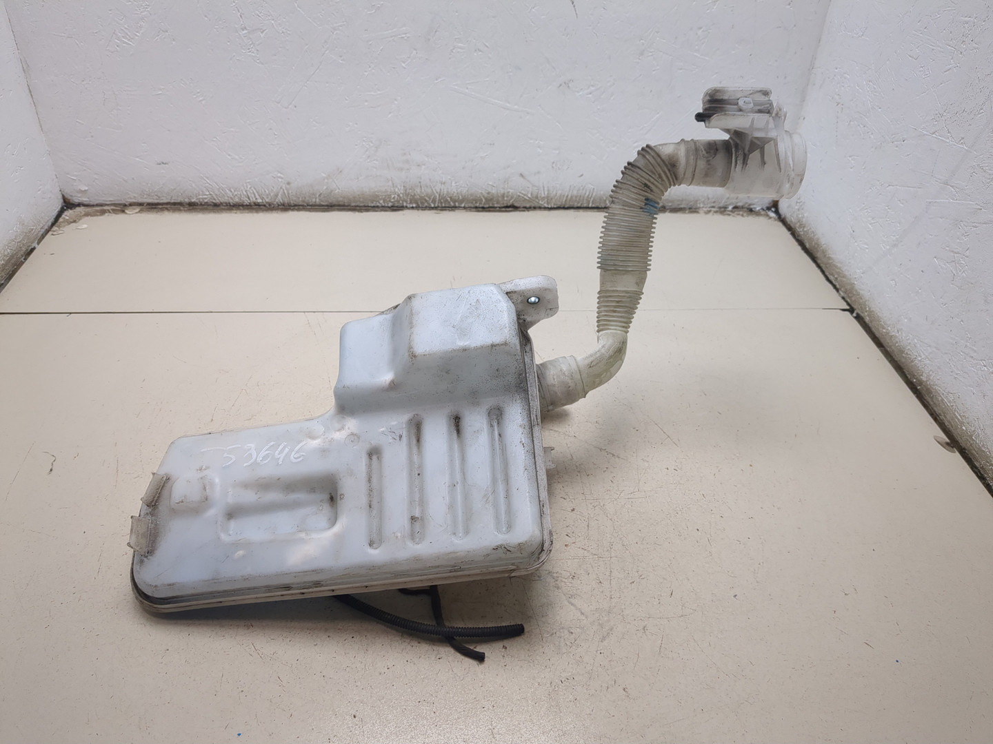 Бачок омывателя лобового стекла