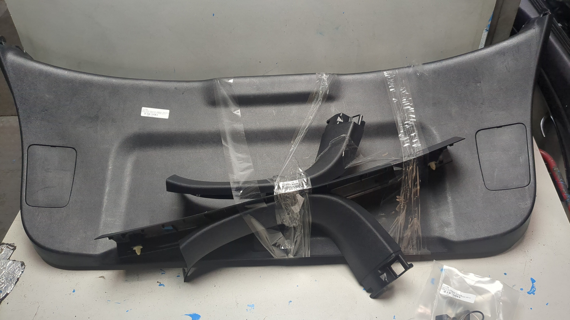 Обшивка двери багажника