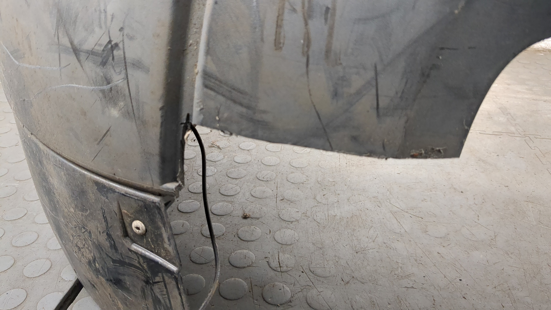 Бампер задний