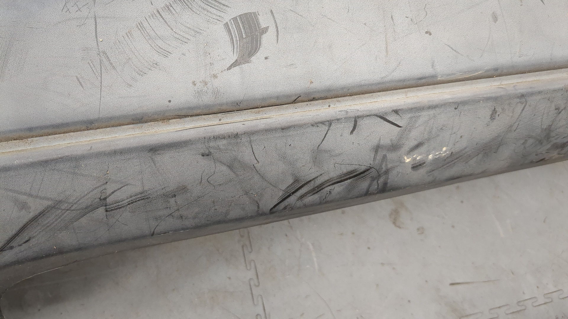 Бампер задний