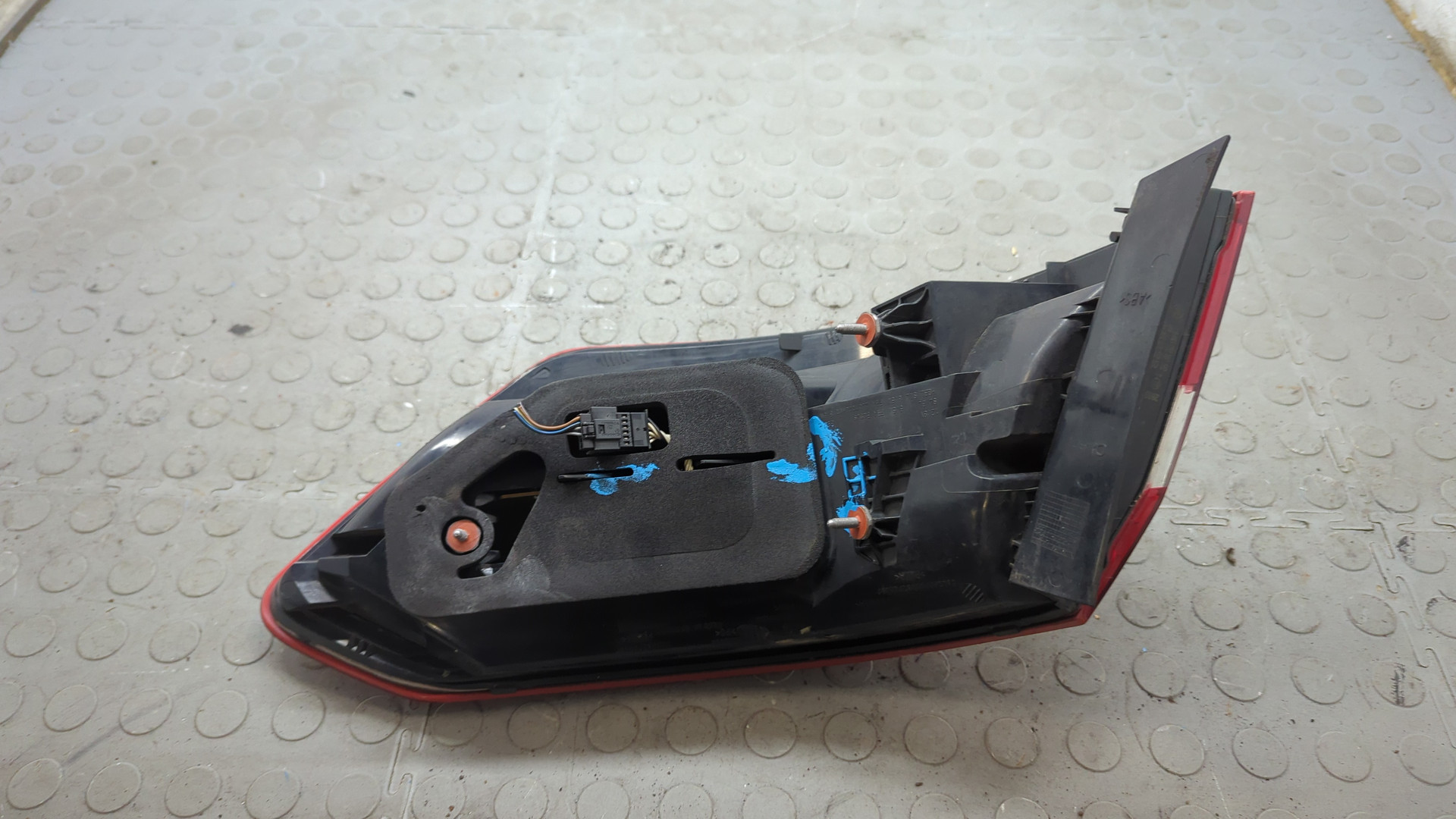 Фонарь задний левый