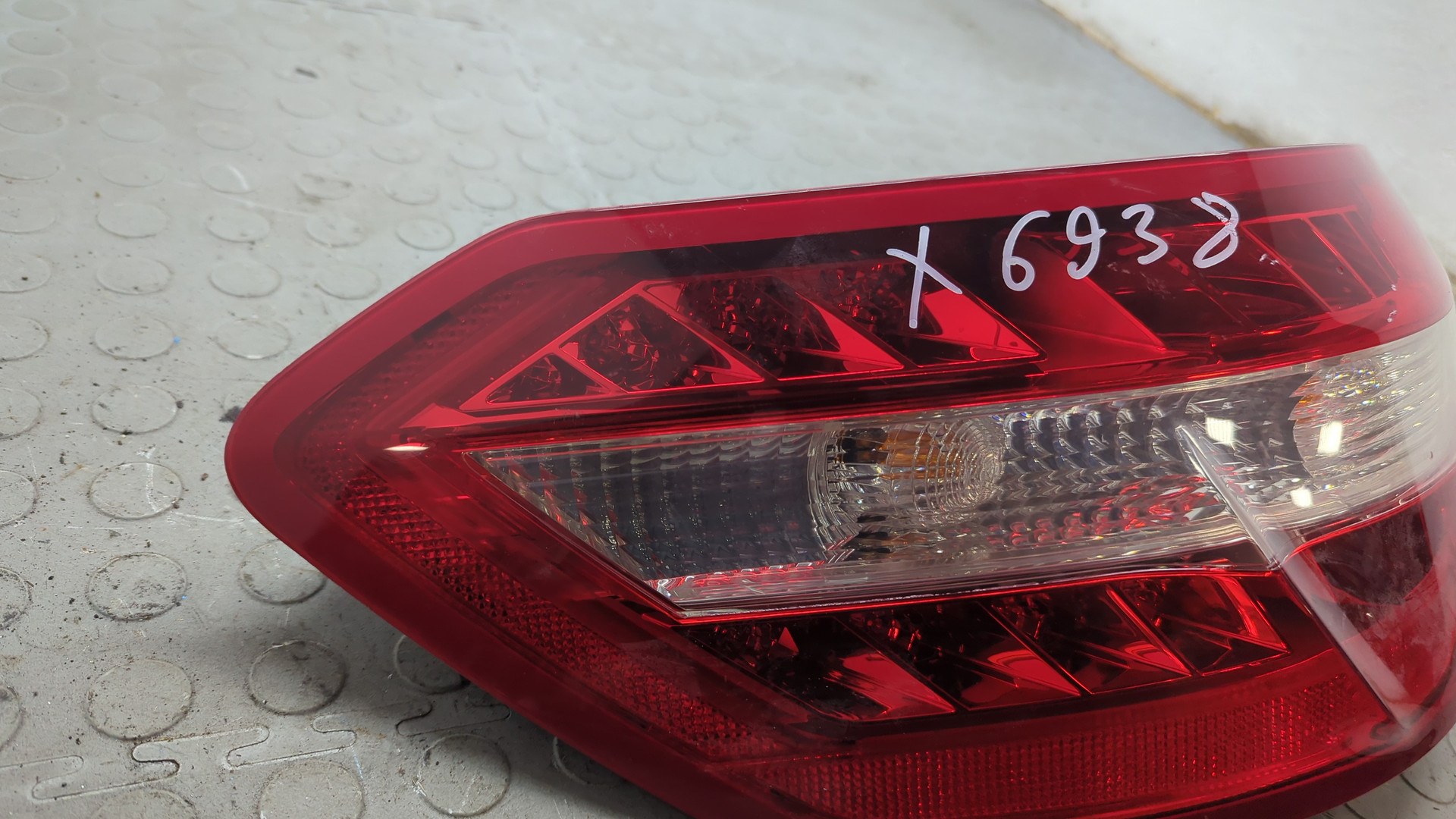 Фонарь задний левый