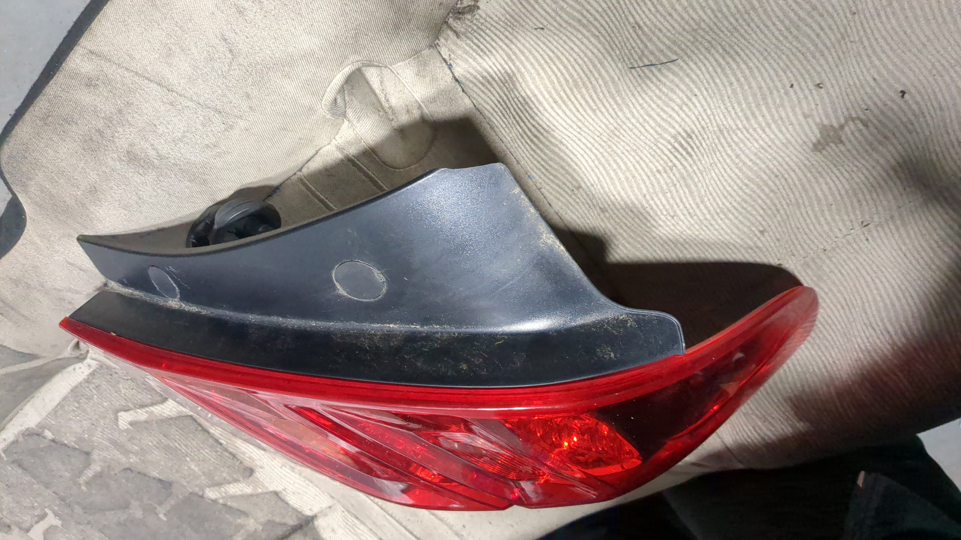 Фонарь задний правый