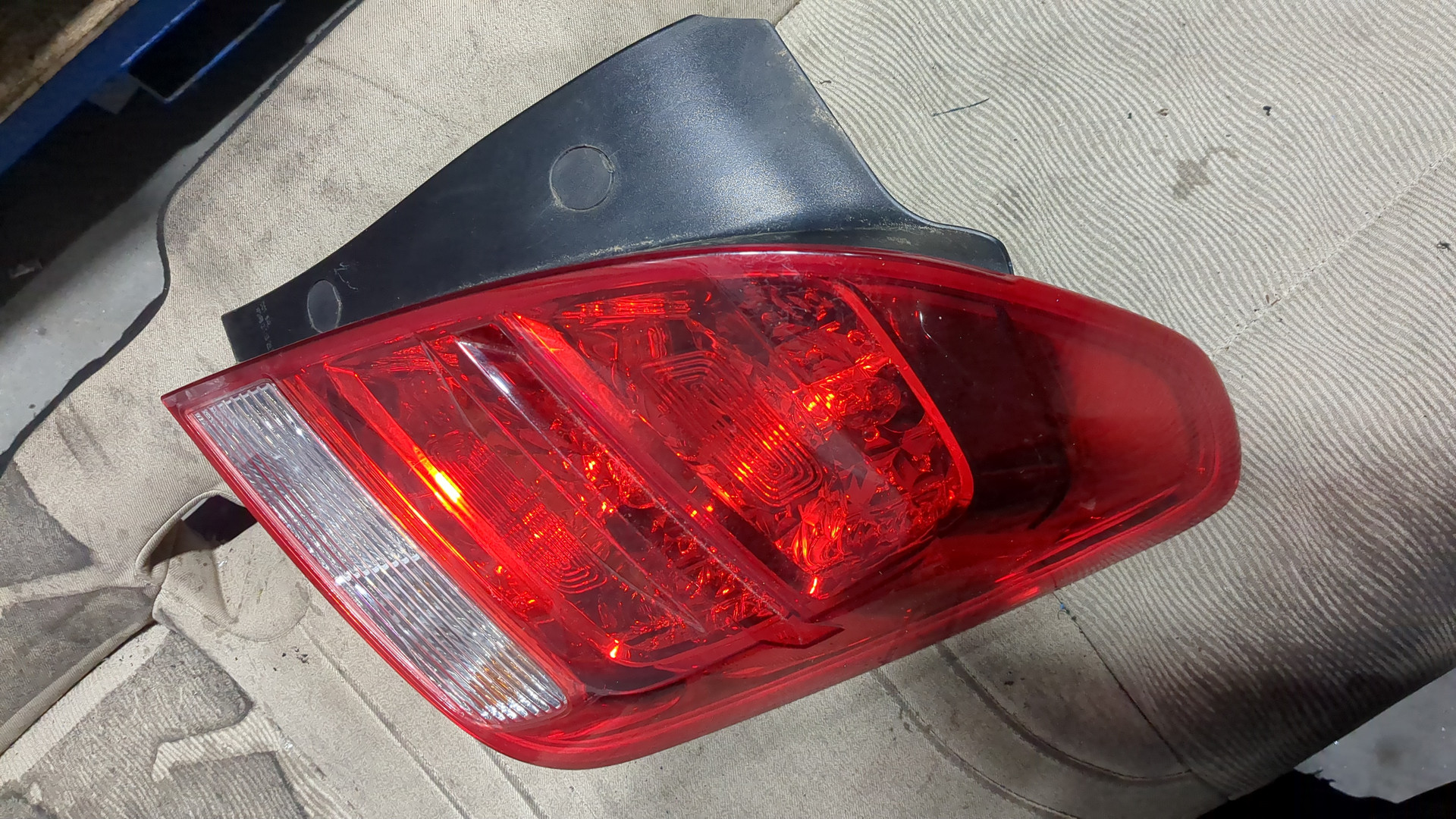 Фонарь задний правый