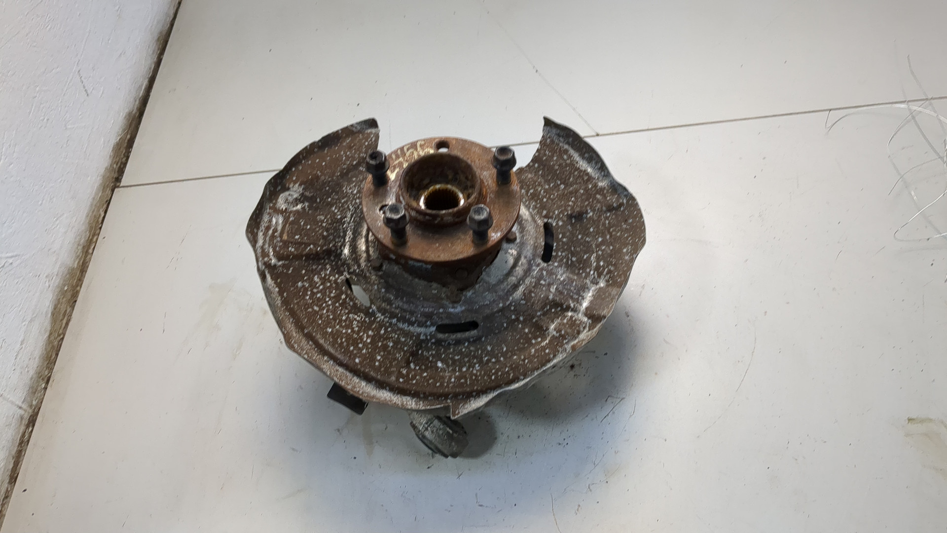 Кулак поворотный задний левый