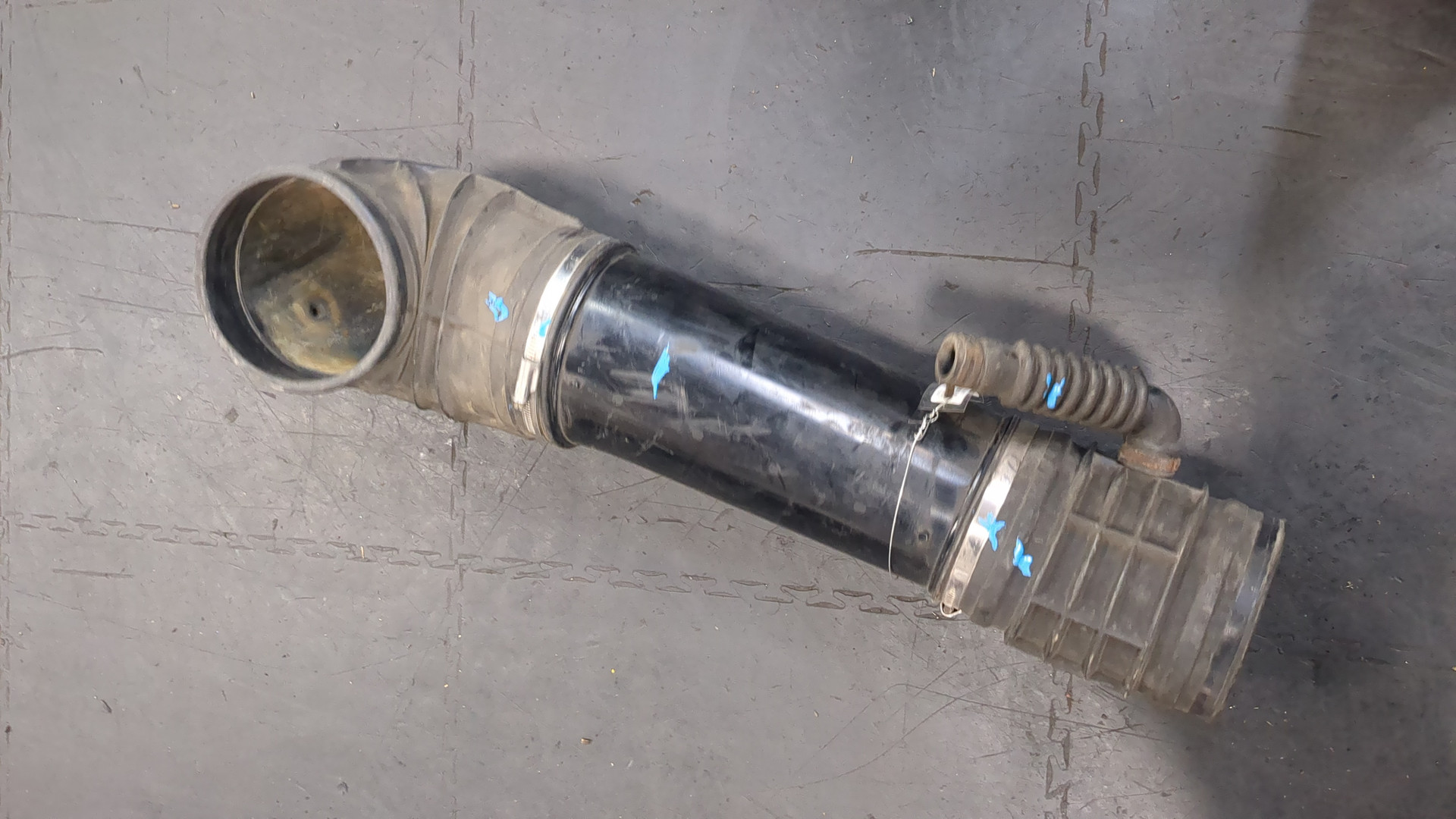 Патрубок воздушного фильтра