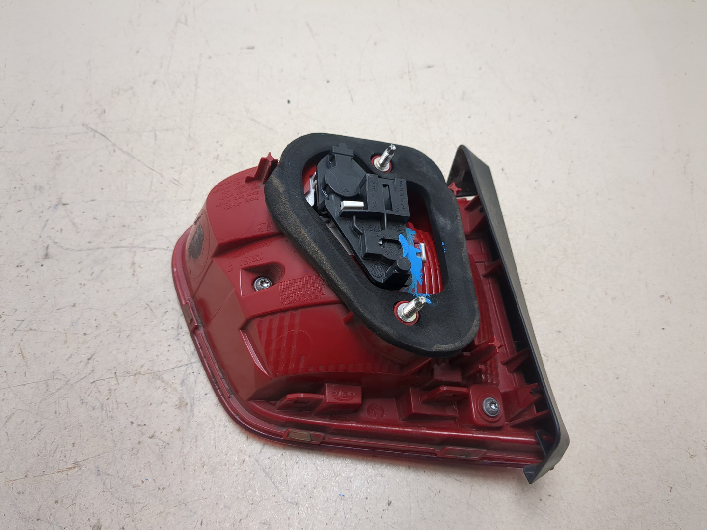 Фонарь задний внутренний левый