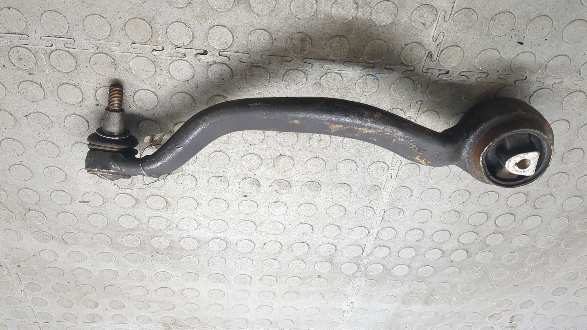 Рычаг передний правый