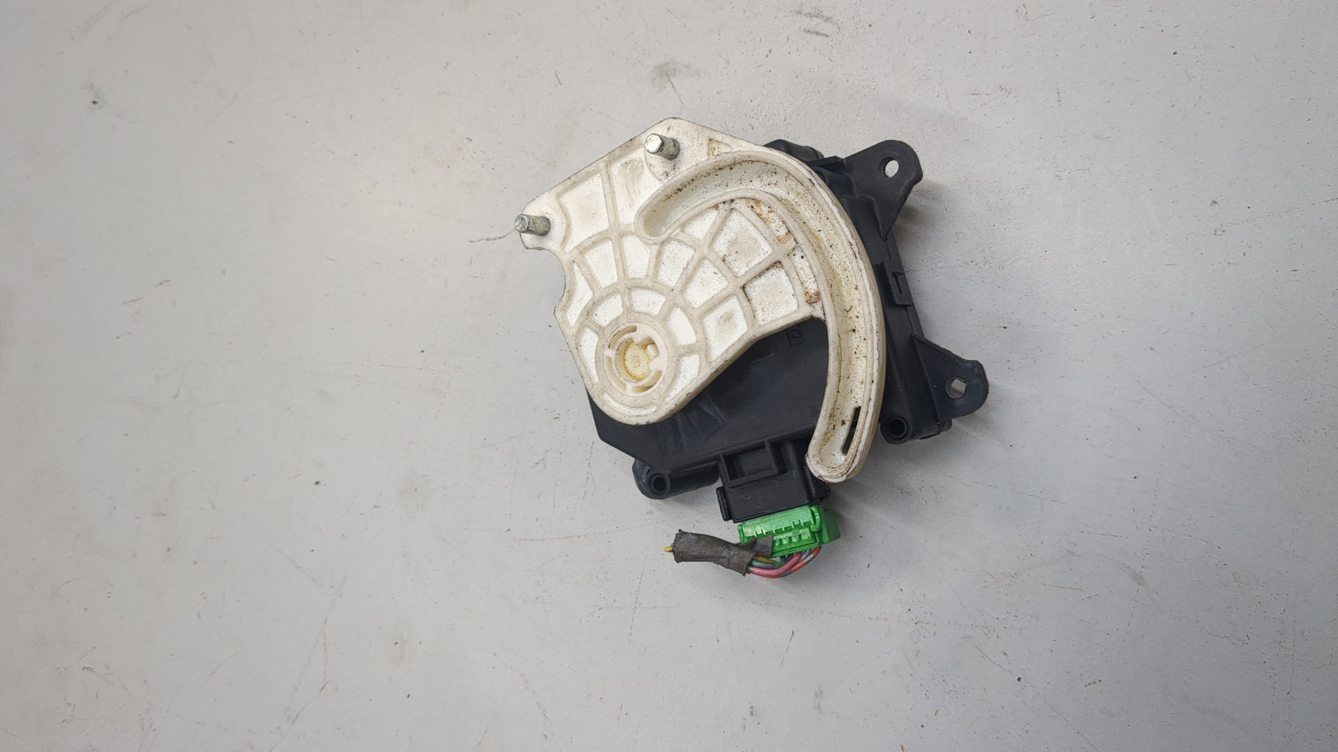 Моторчик заслонки печки