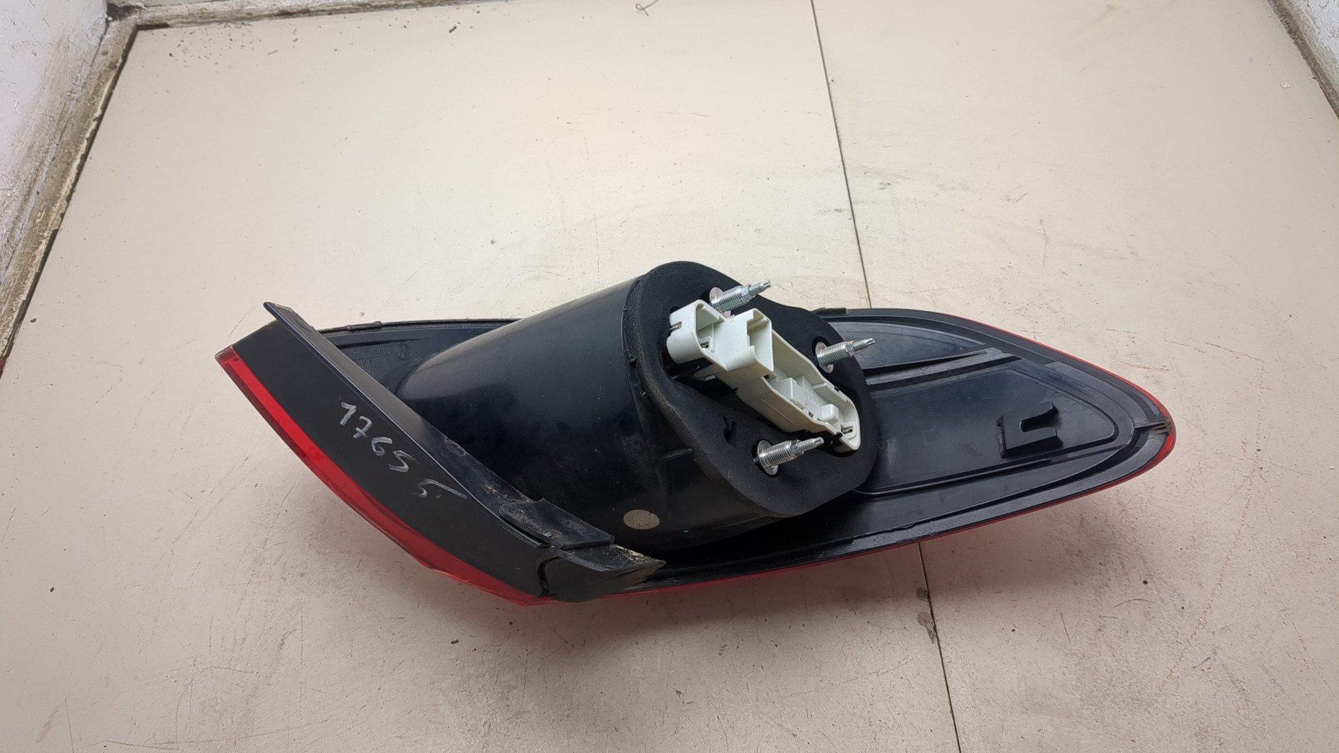 Фонарь задний правый