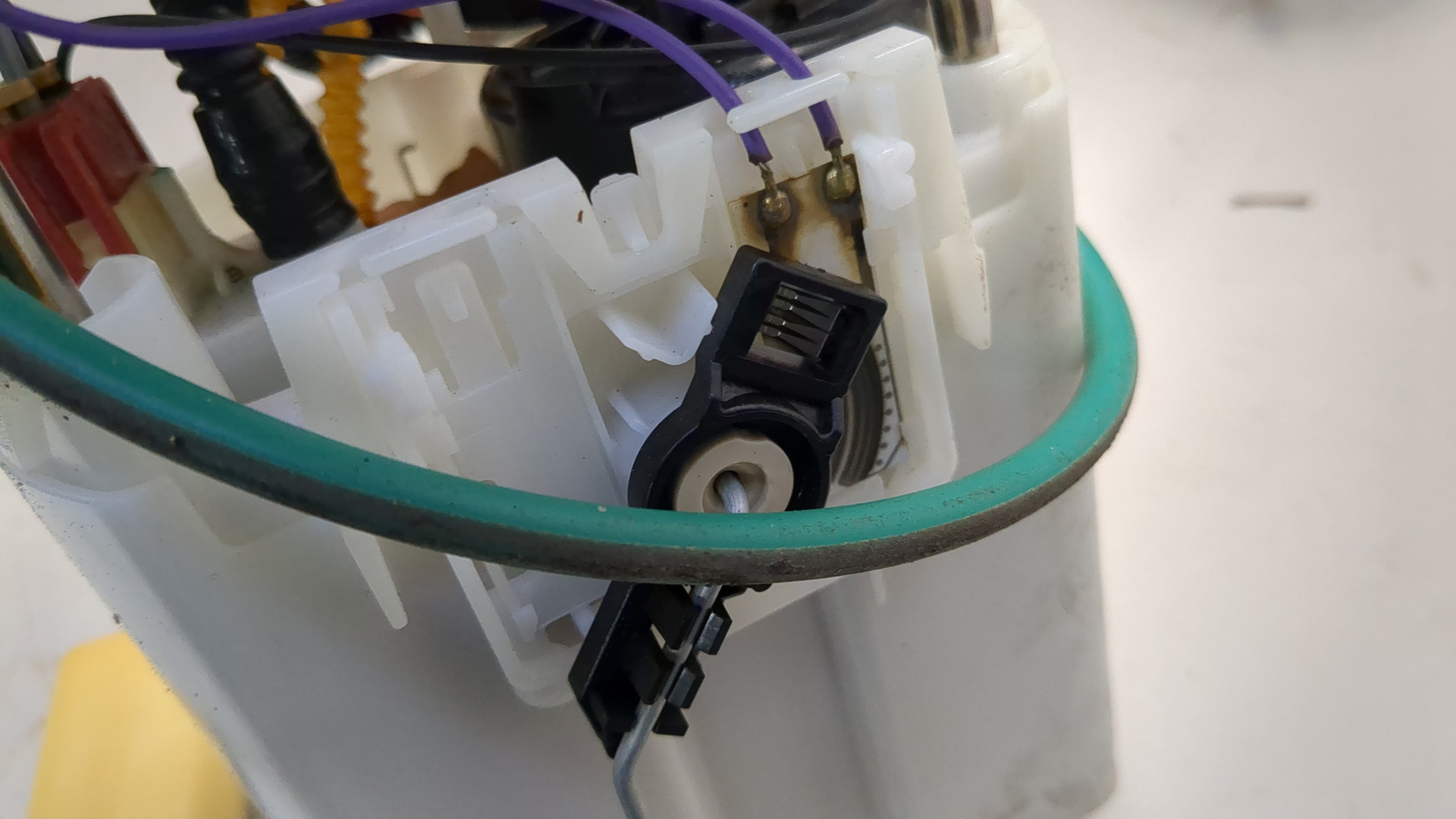 Насос топливный электрический