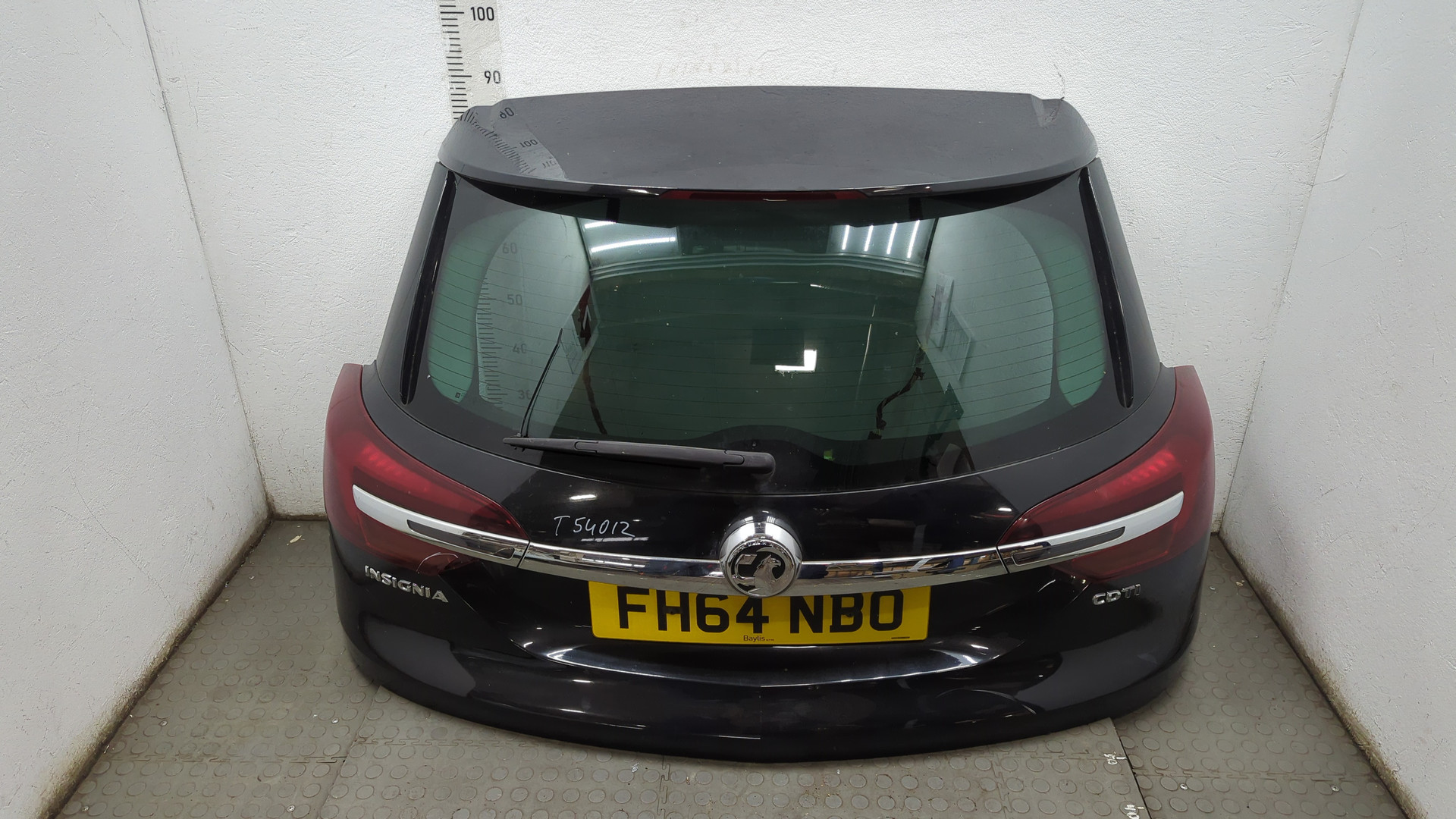 Дверь багажника