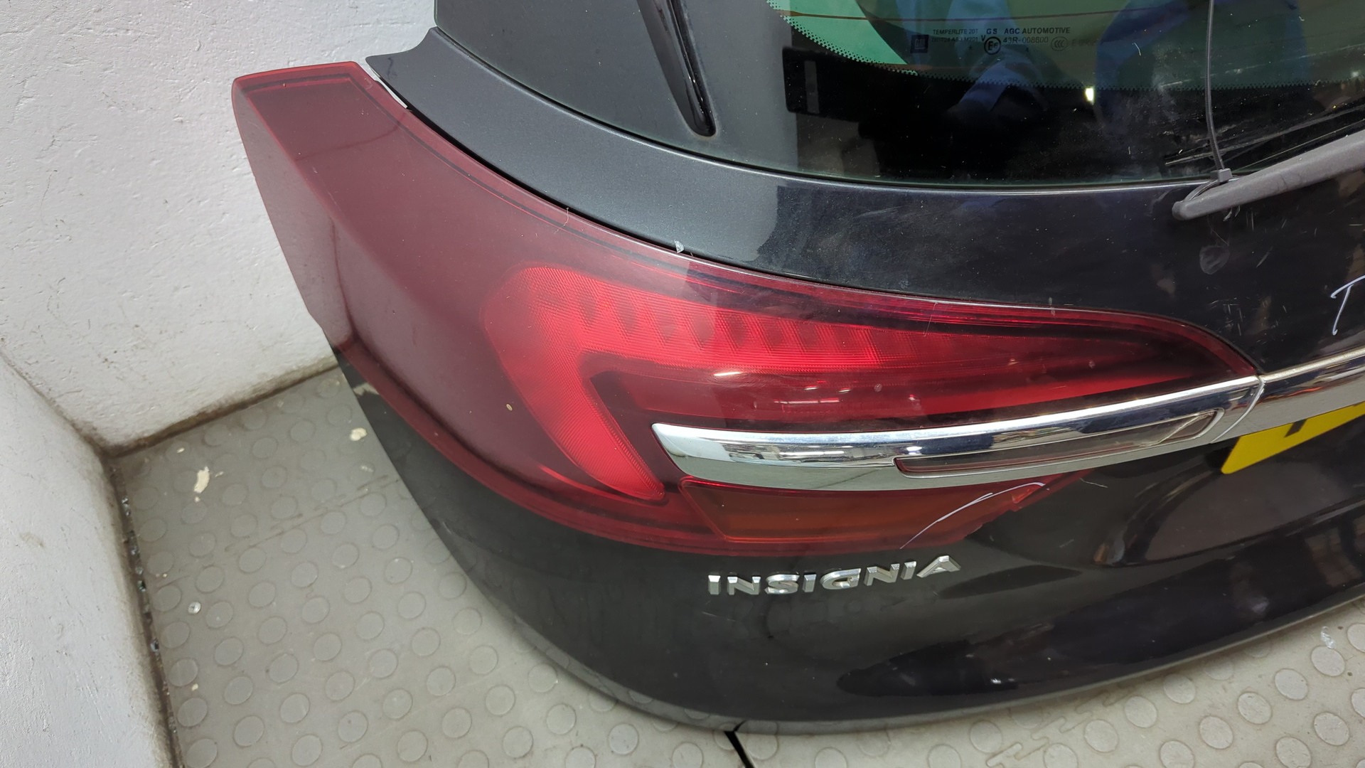 Дверь багажника