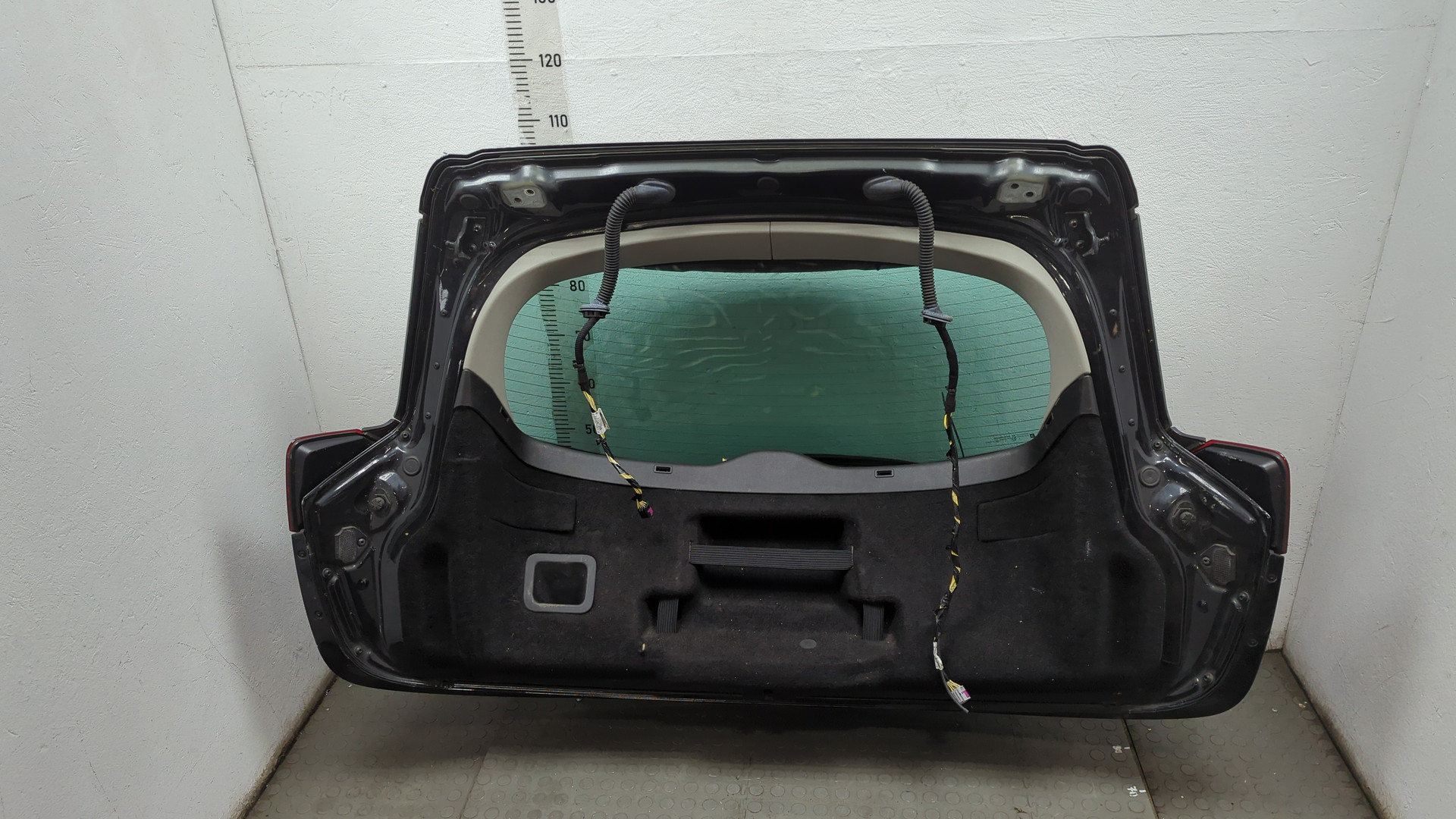 Дверь багажника