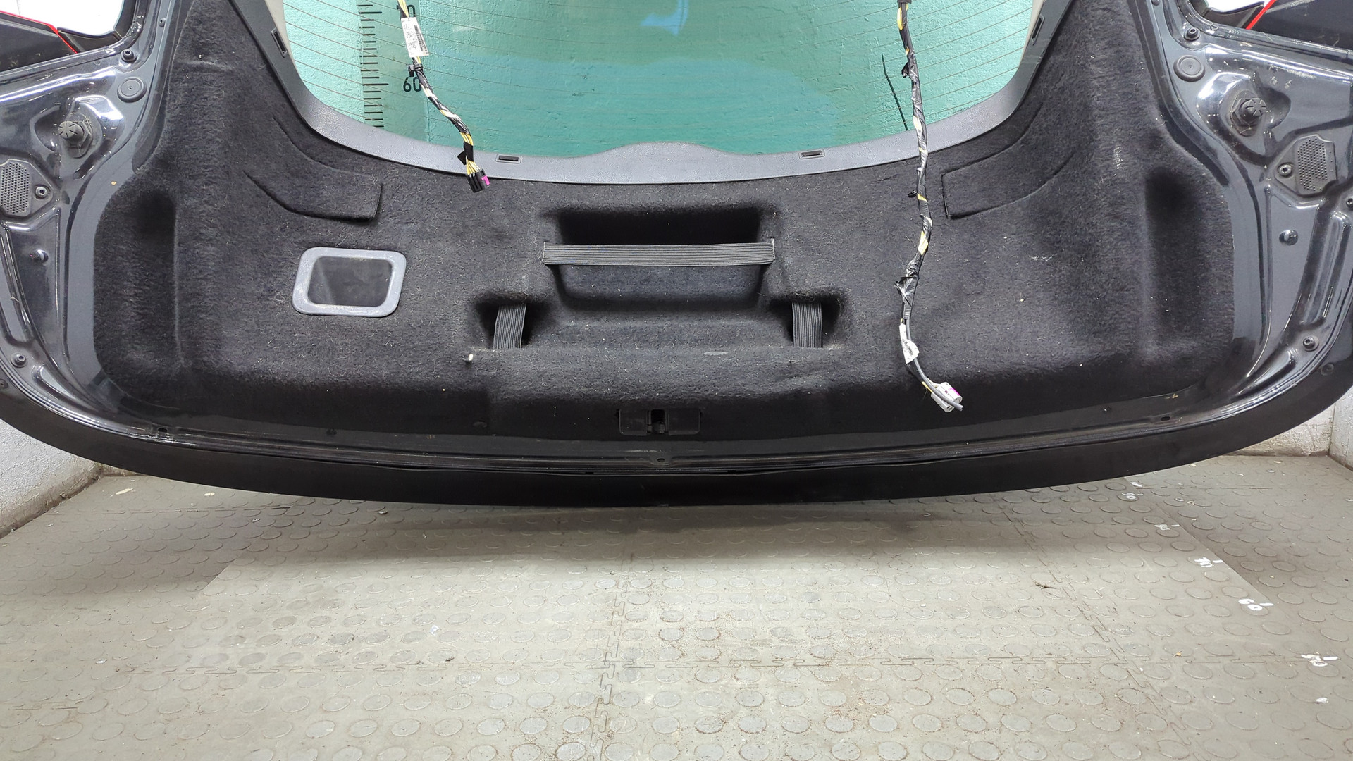 Дверь багажника