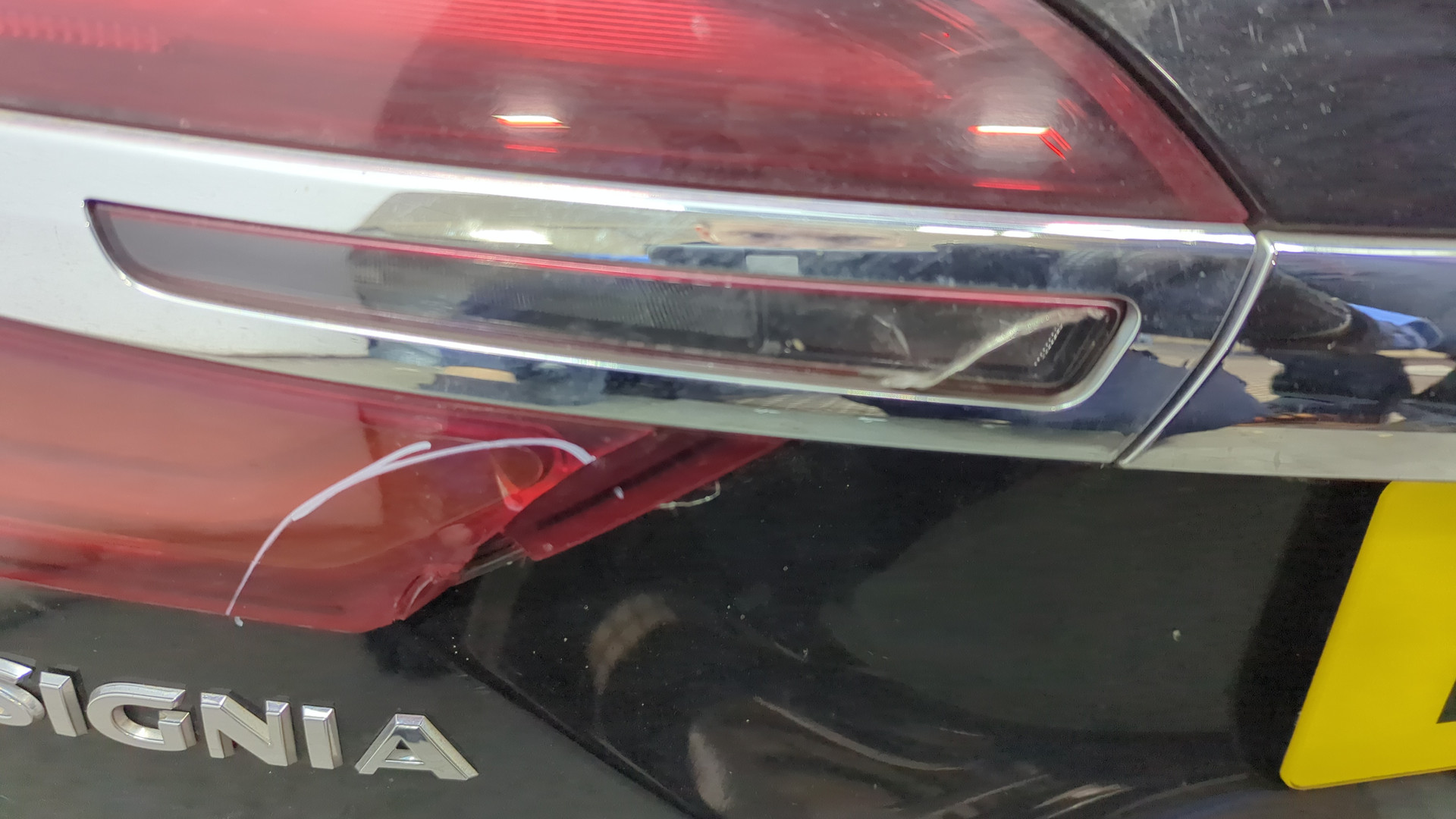 Дверь багажника