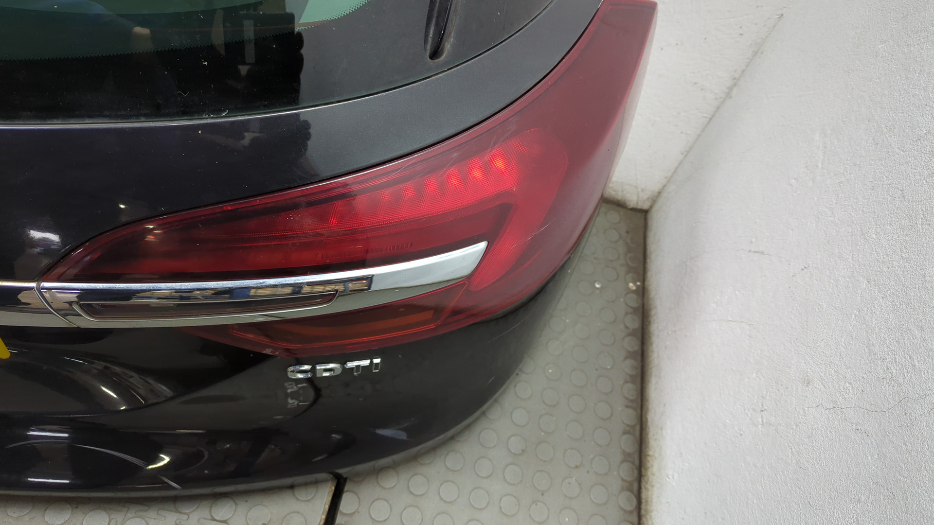 Дверь багажника