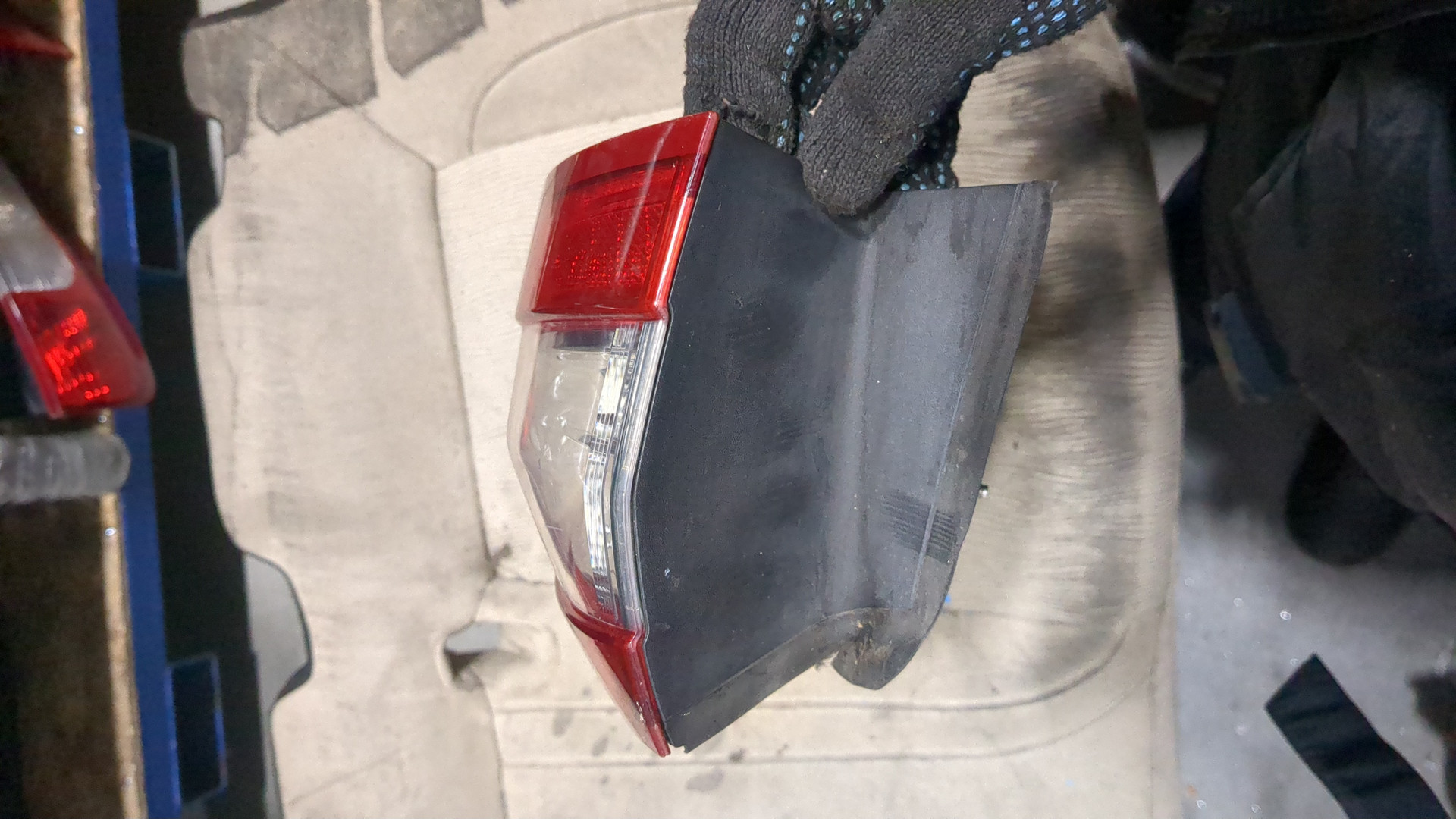 Фонарь задний правый