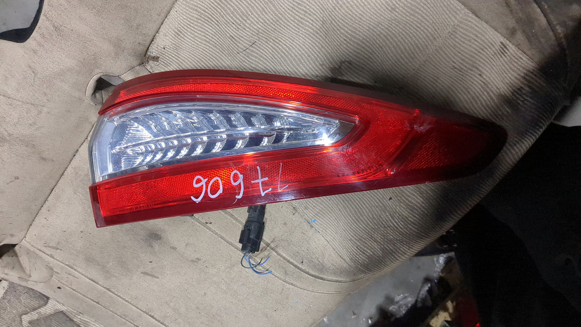 Фонарь задний правый