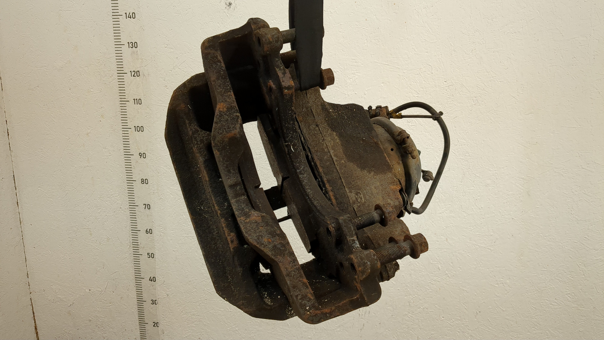 Суппорт передний правый