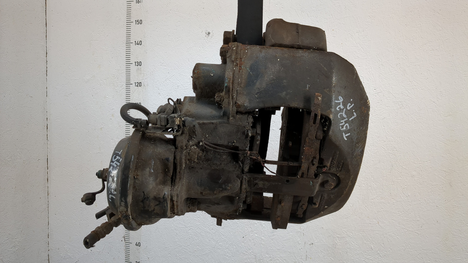 Суппорт передний левый