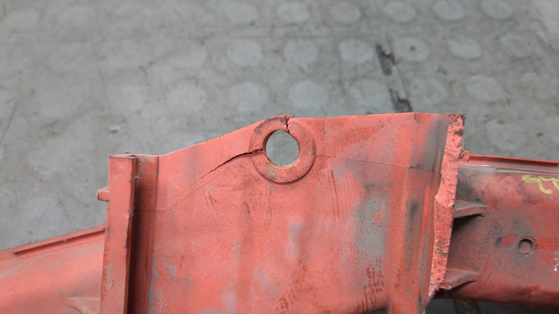 Маслозаливная горловина