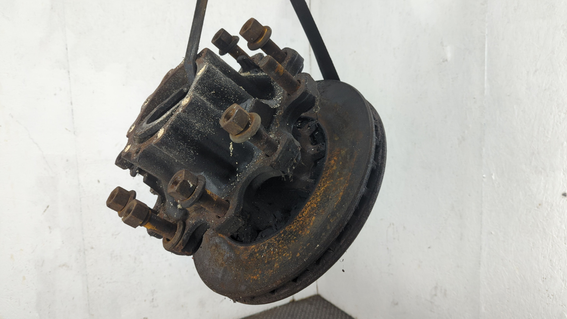 Кулак поворотный задний левый