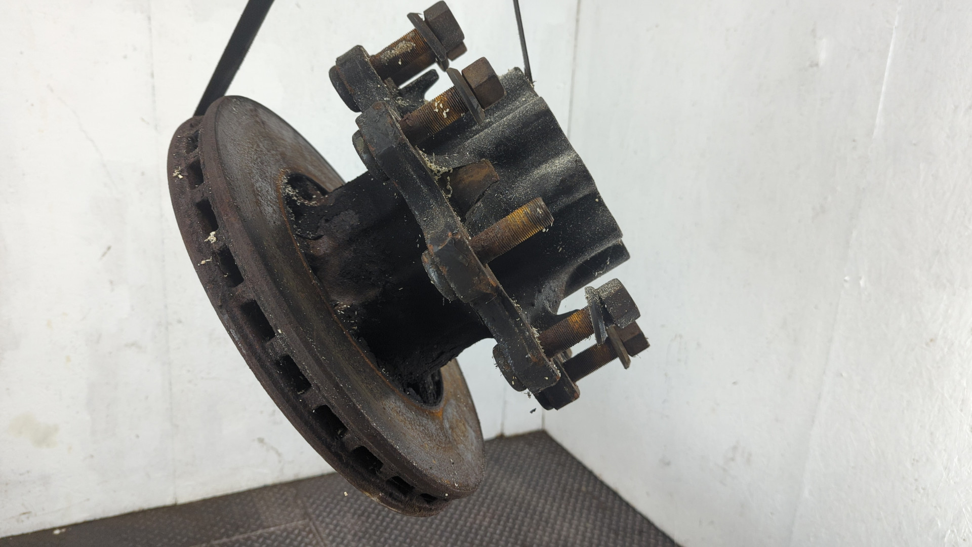 Кулак поворотный задний левый