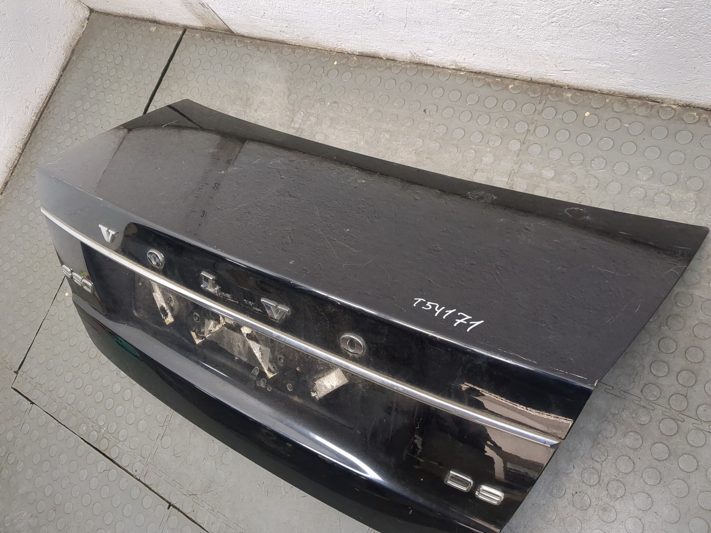 Дверь багажника