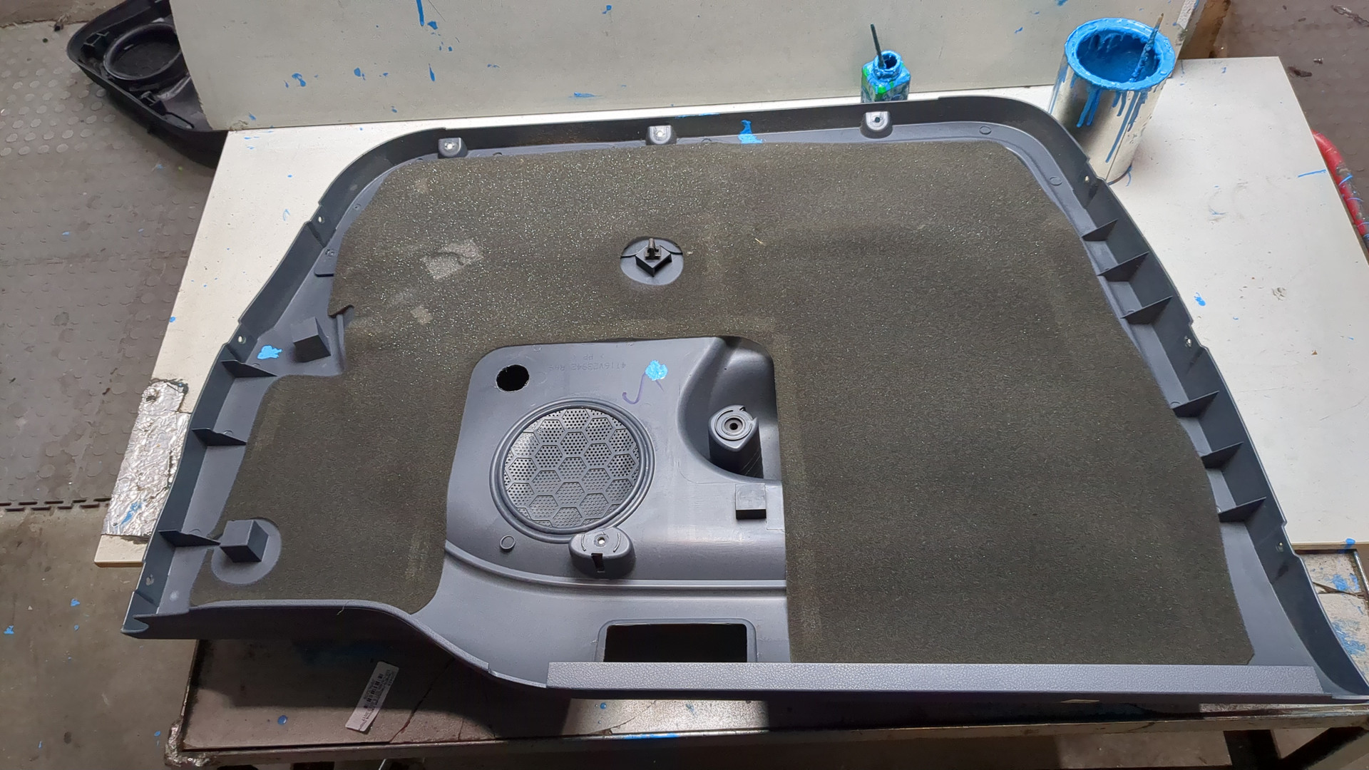 Обшивка двери передней правой