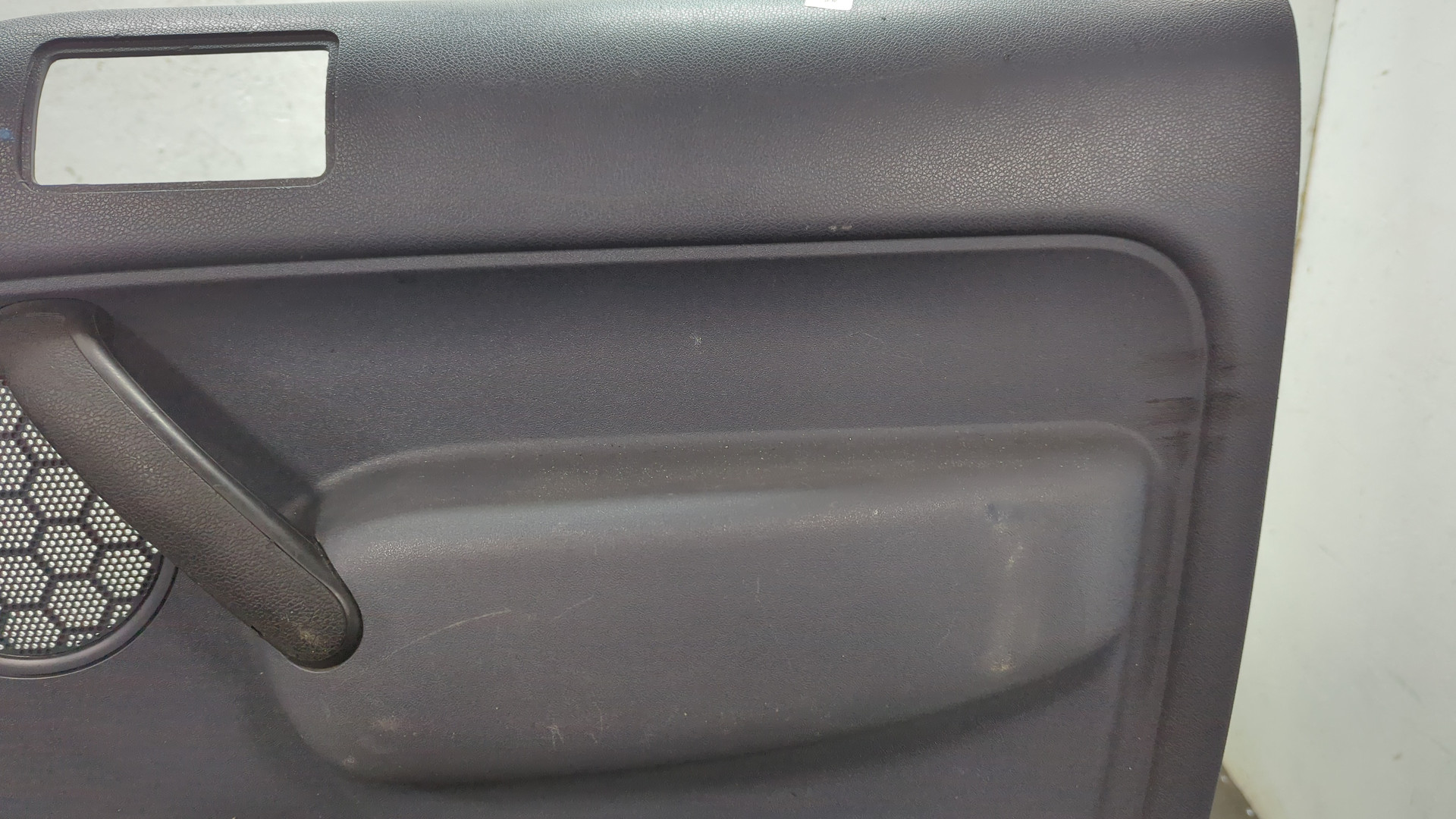 Обшивка двери передней правой