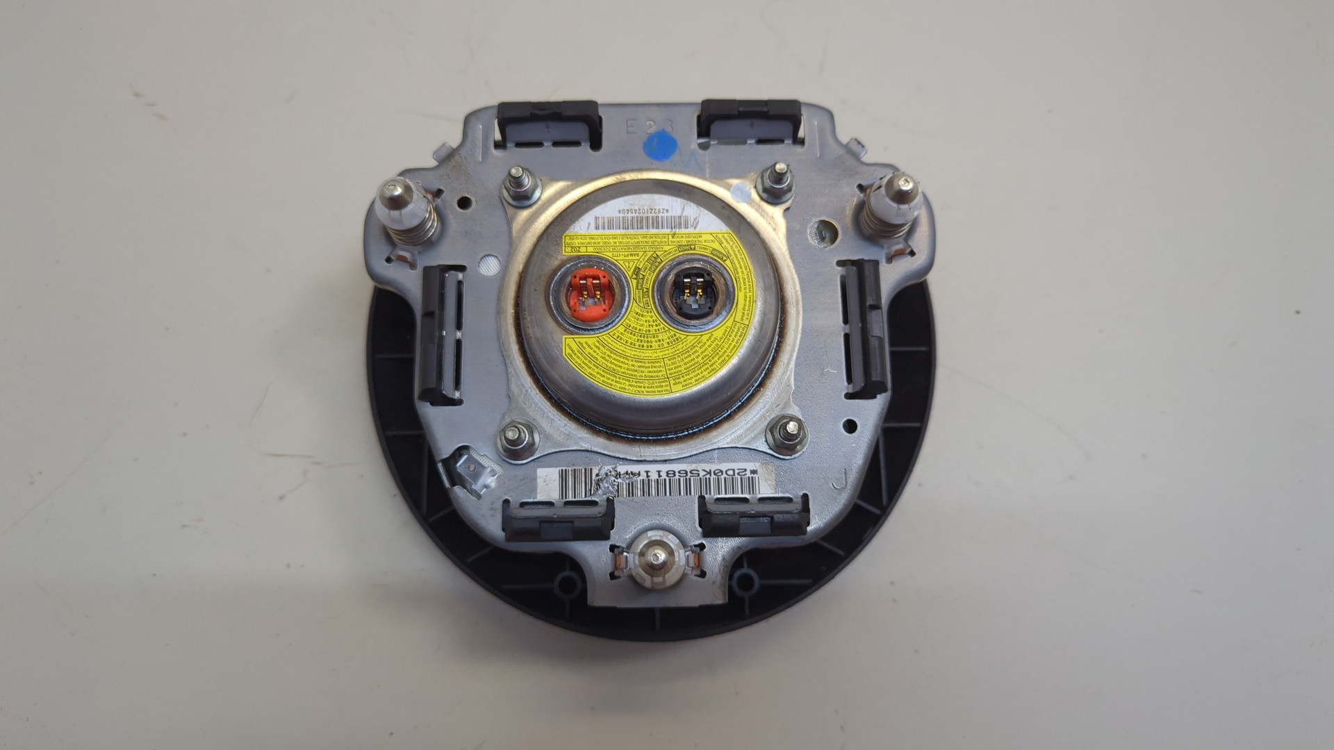 Подушка безопасности в рулевое колесо