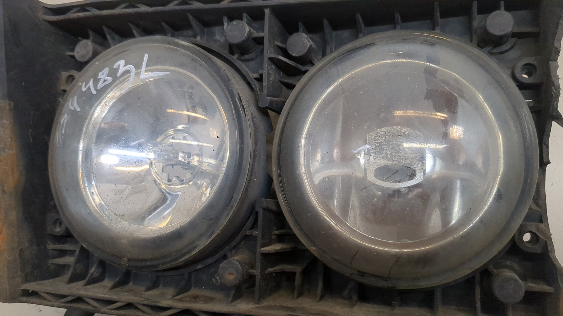 Фара противотуманная левая