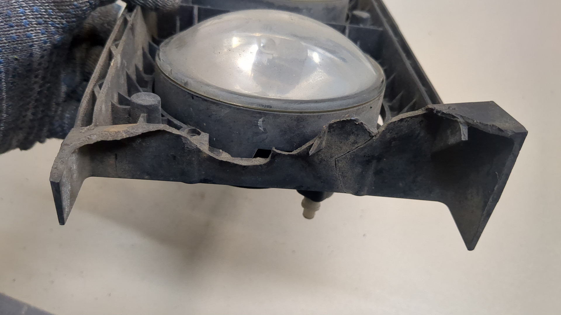 Фара противотуманная левая