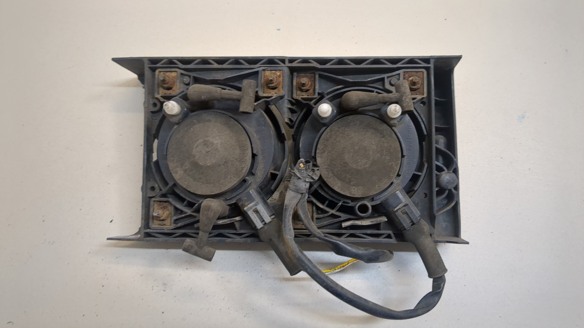 Фара противотуманная левая