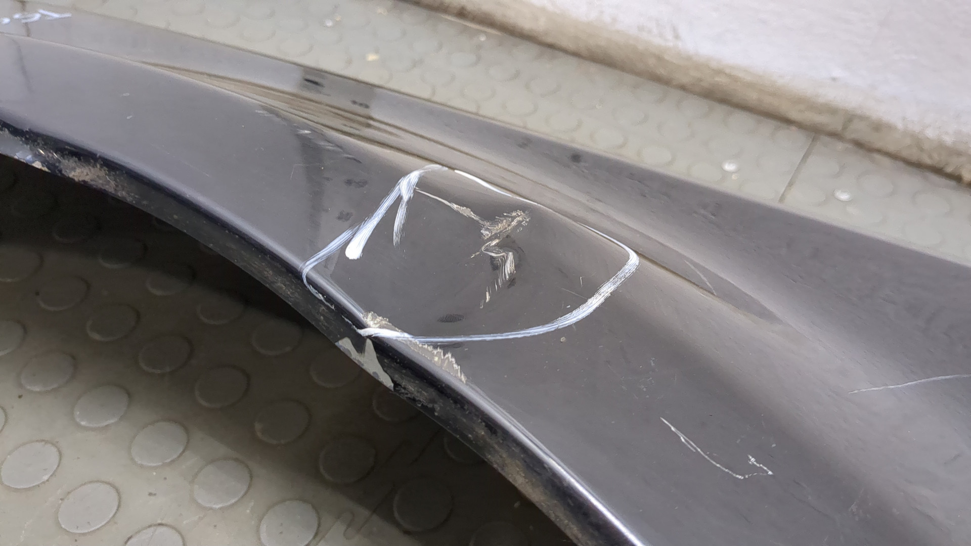 Крыло переднее левое