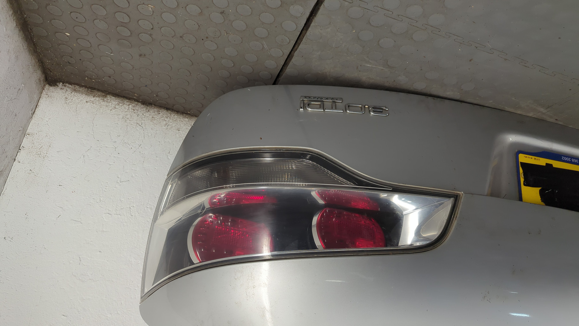 Дверь багажника