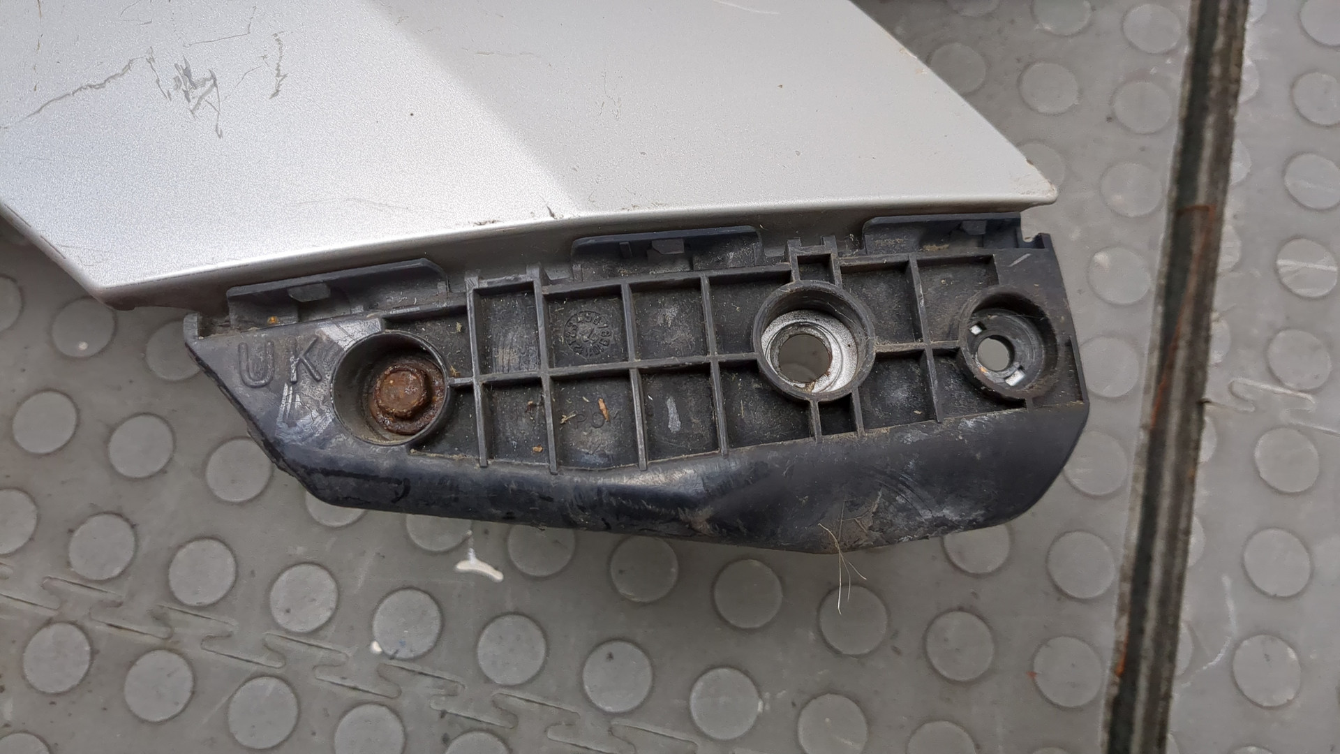 Крыло переднее правое