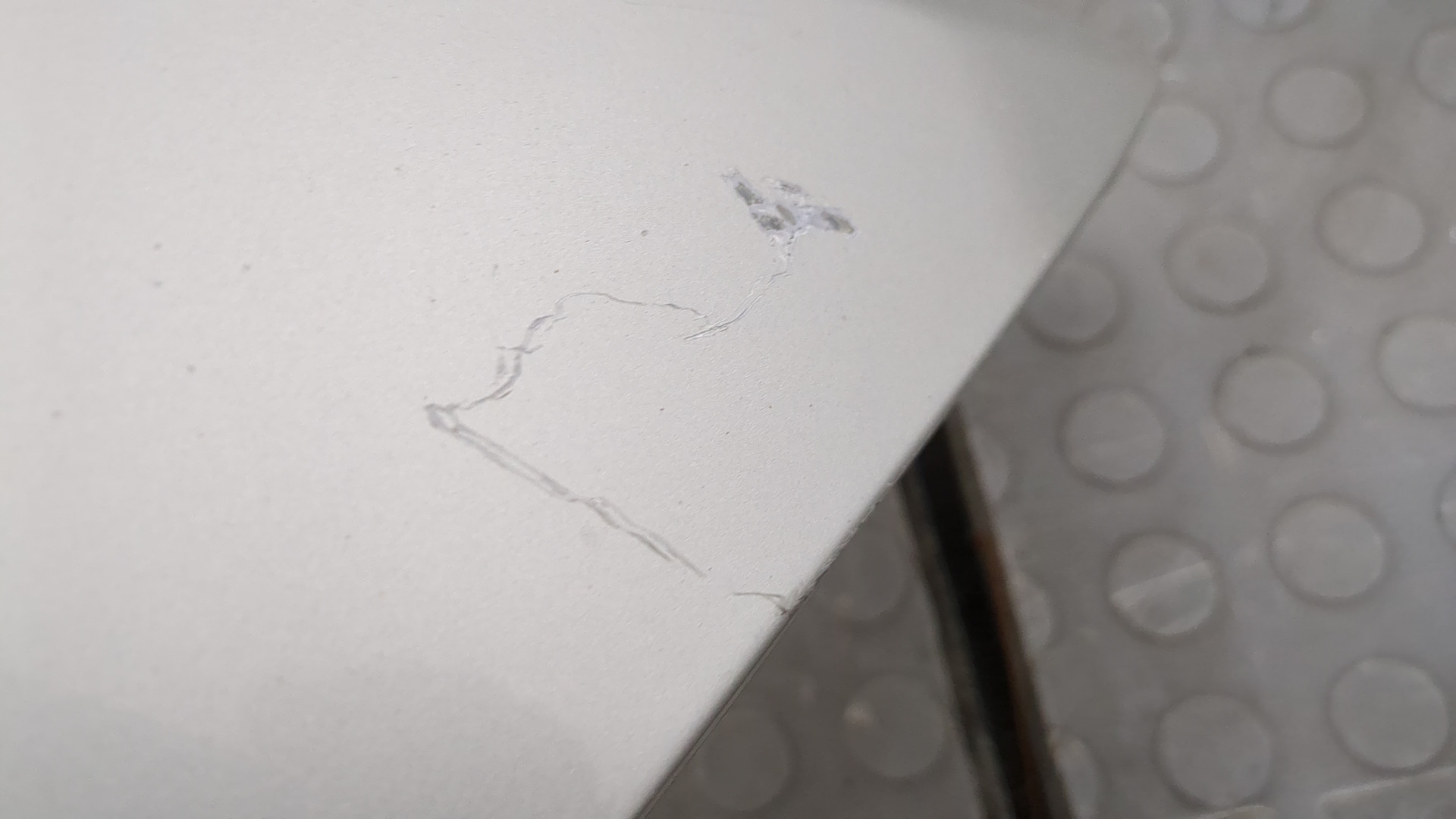 Крыло переднее правое