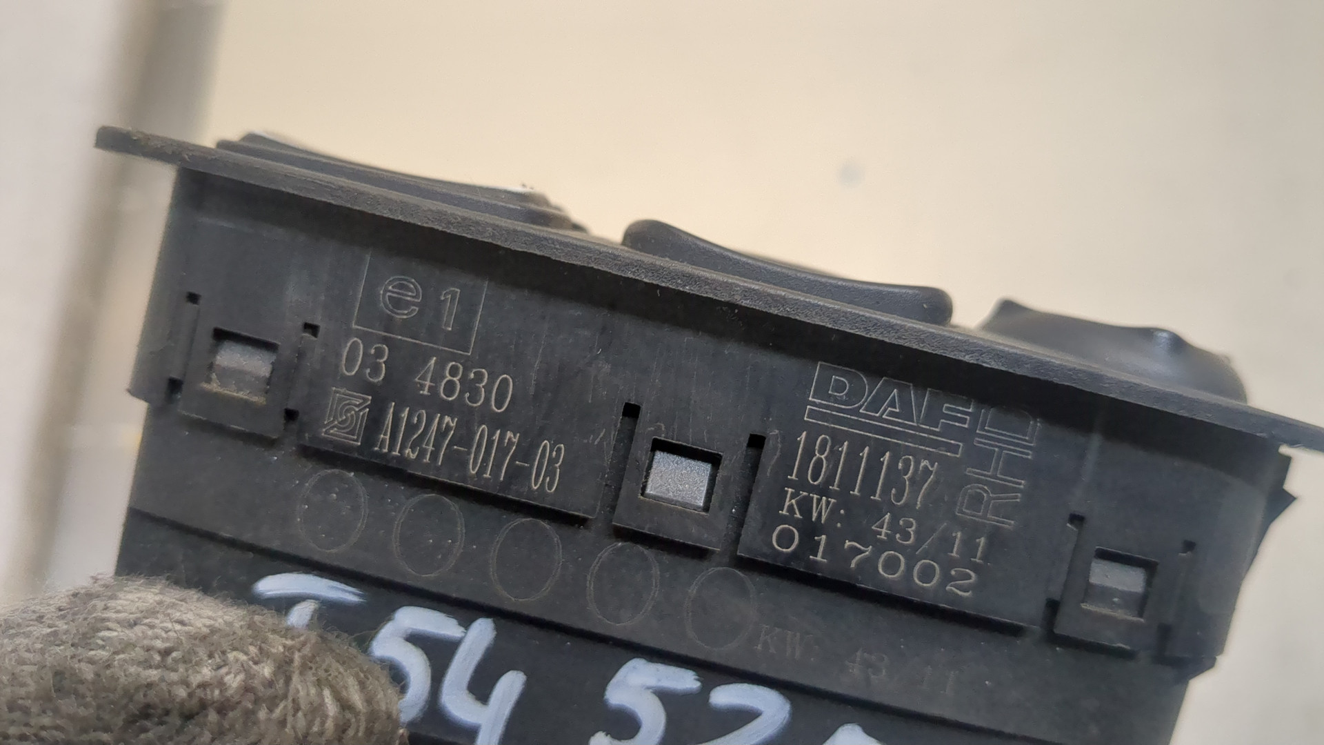 Кнопка стеклоподъемника