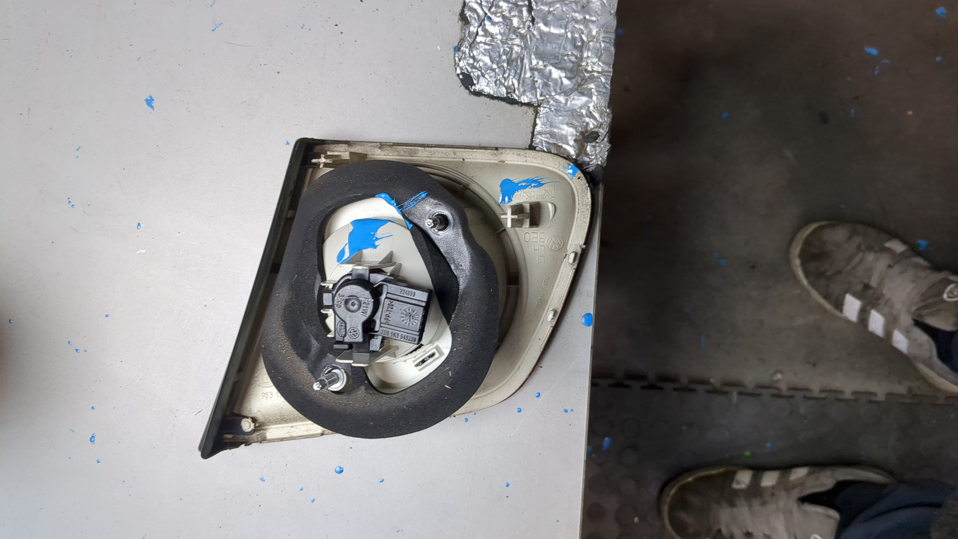 Фонарь задний внутренний левый