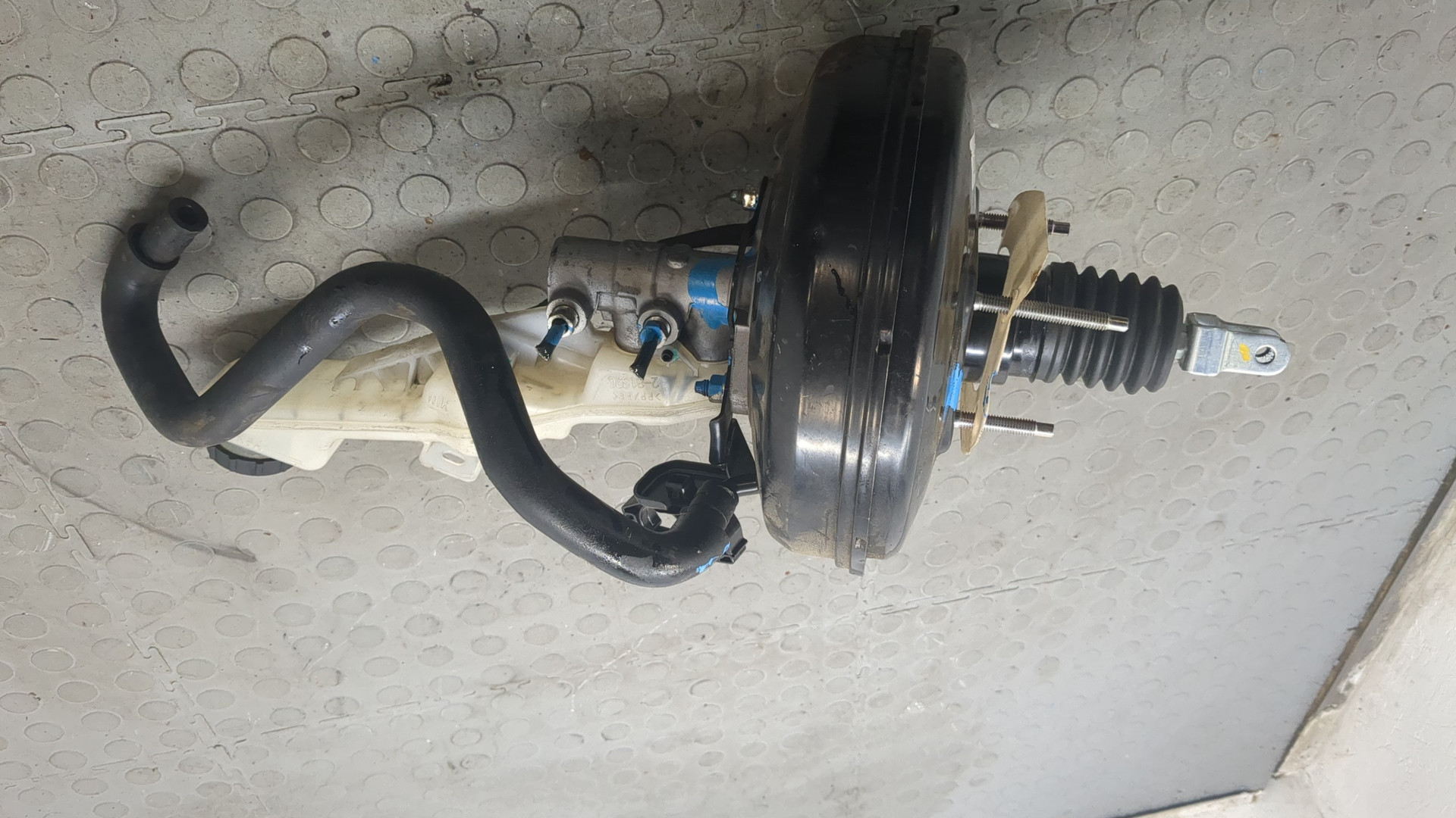 Цилиндр тормозной главный