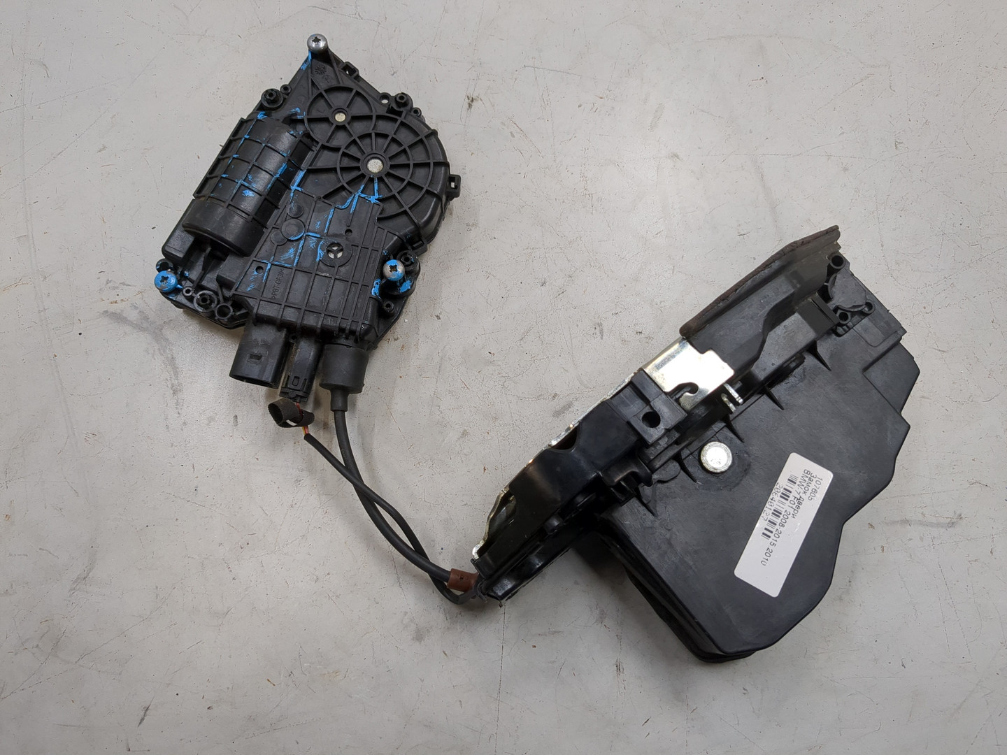 Замок двери задней правой