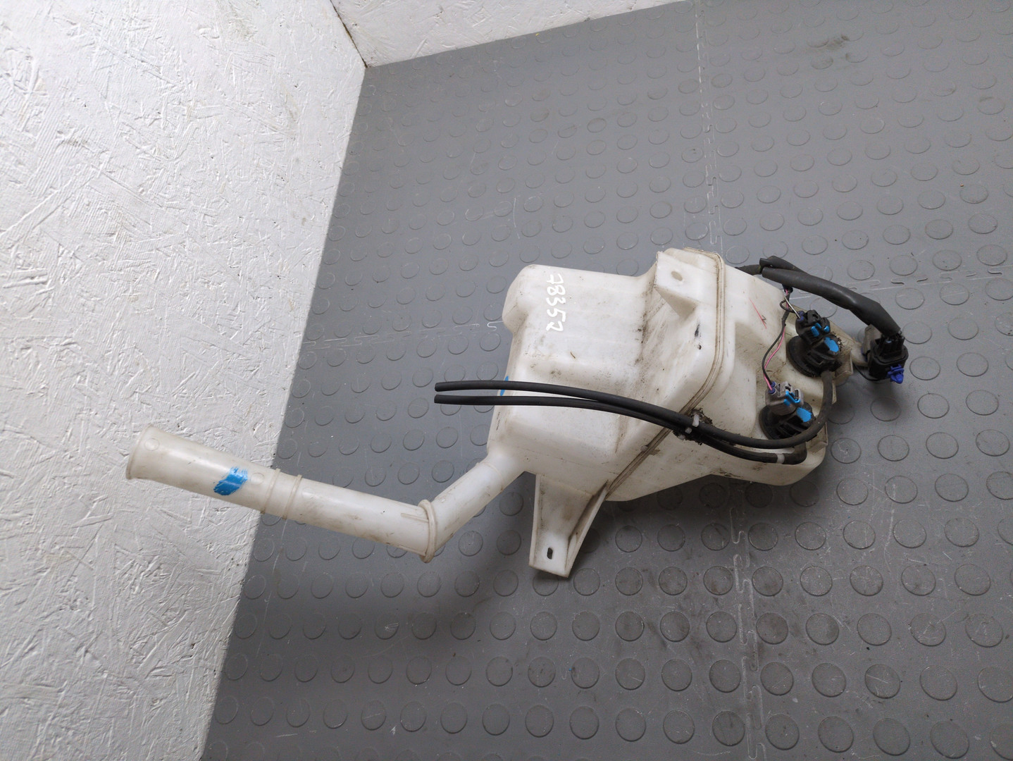 Бачок омывателя лобового стекла